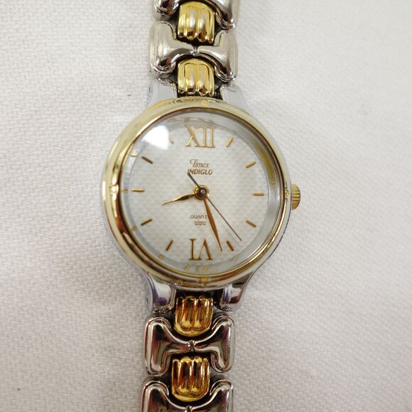 Classic Timex Indiglo Women's Two Tone Bracelet Quartz Watch New Battery - Picture 4 of 10